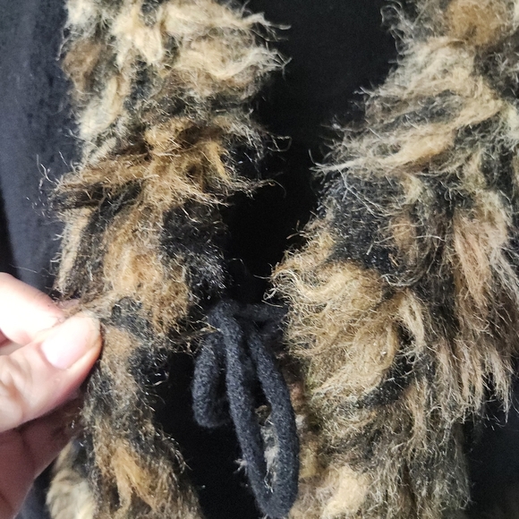 Morbid threads bolero fuax fur - Picture 4 of 7